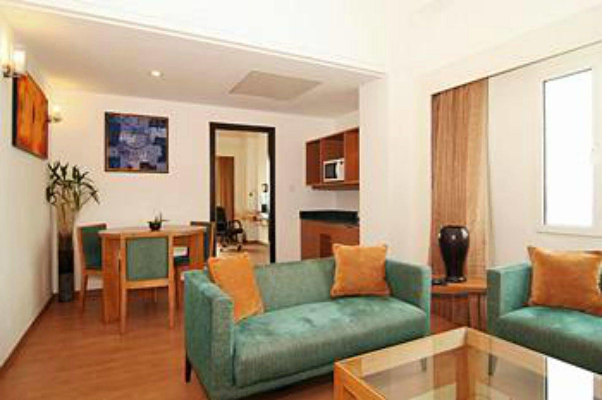 Lemon Tree Hotel, East Delhi Mall, Kaushambi Ghaziabad Bagian luar foto